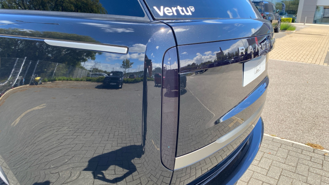 Land Rover Range Rover 3.0 P460e SE 4dr Auto Estate - Image 19